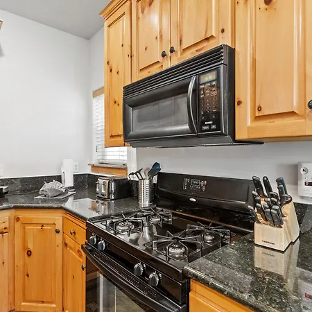 Bear Hollow 3203 | Private Patio | Near Outlets | 2 Hot Tubs | Pool-3