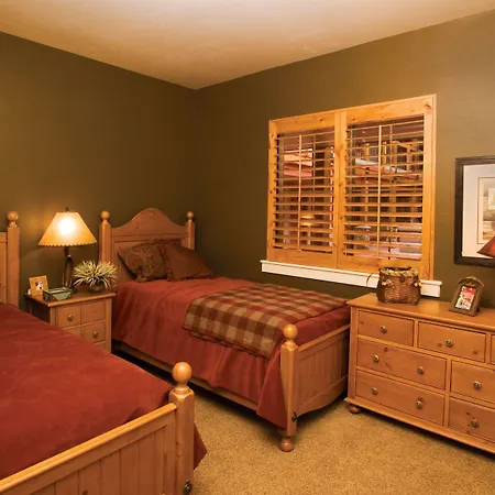 Bear Hollow 3203 | Private Patio | Near Outlets | 2 Hot Tubs | Pool-2